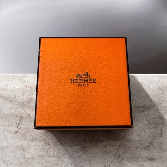 Hermès
Enamel Clic Clac H Bangle Bracelet - Picture 2 of 9